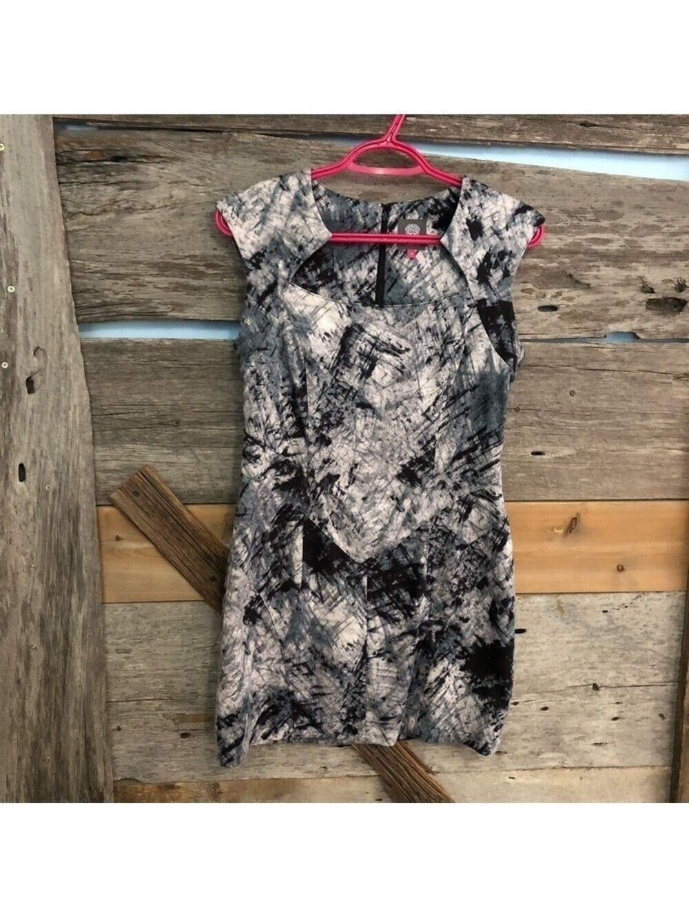 Vince Camuto Size 6 Black and Grey Sculptural Dress
